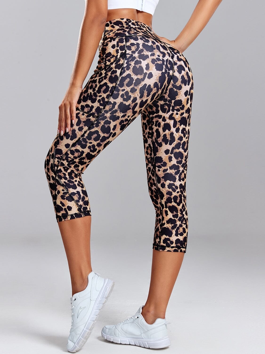 Lyhyet leoparditaskuiset leggingsit