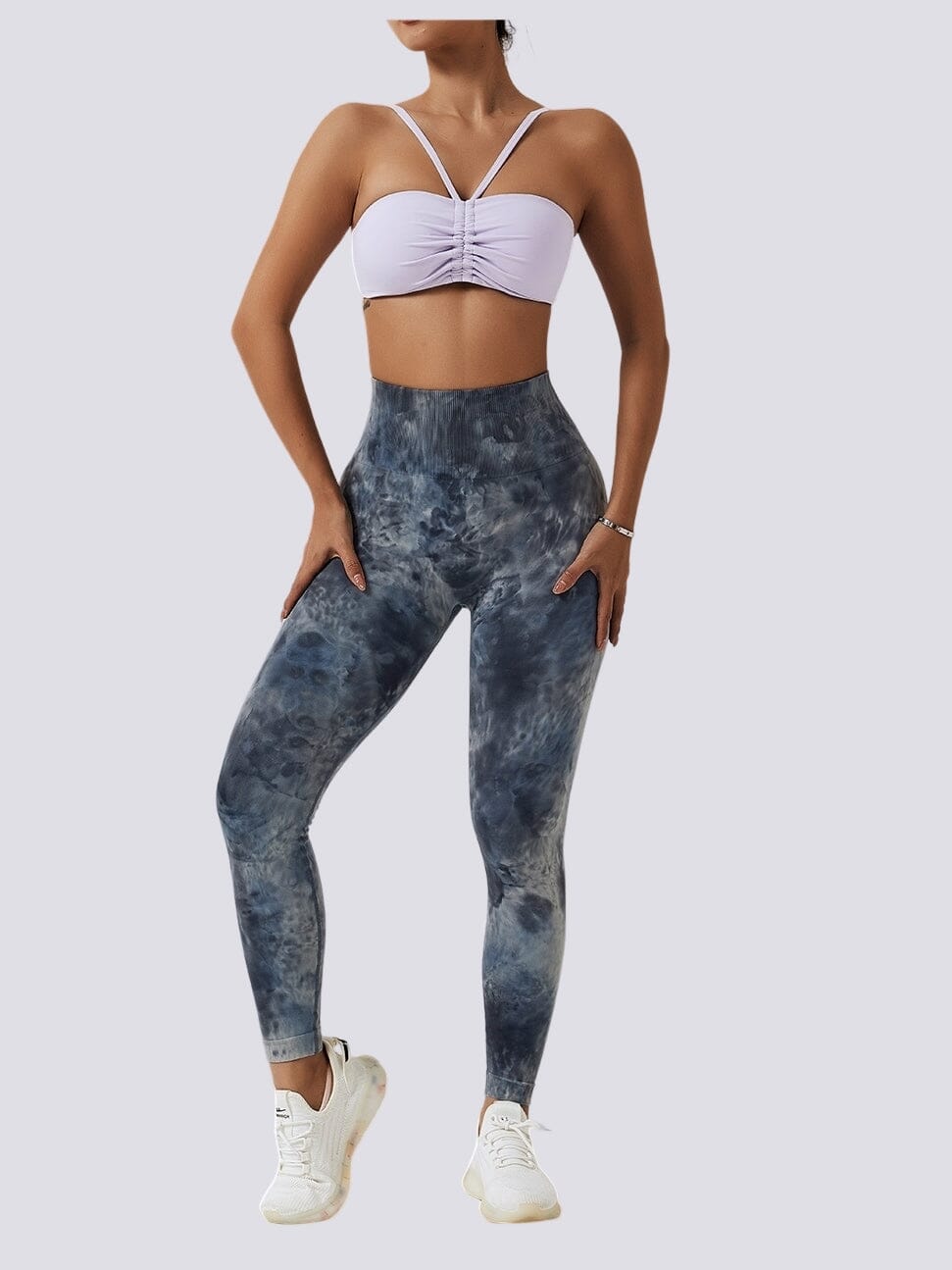 Urheiluohentavat fitnessleggingsit (push up)