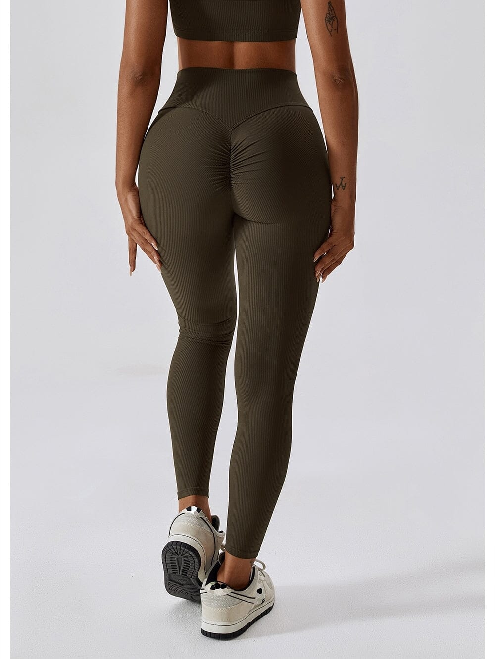 Pitkät resorit push up sportleggingsit