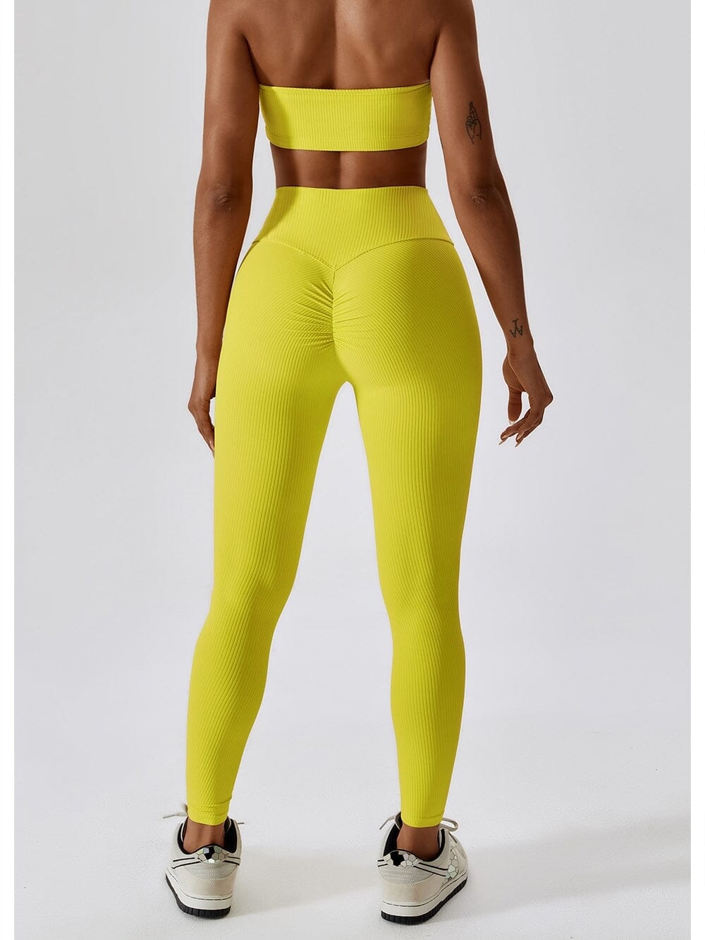 Pitkät resorit push up sportleggingsit